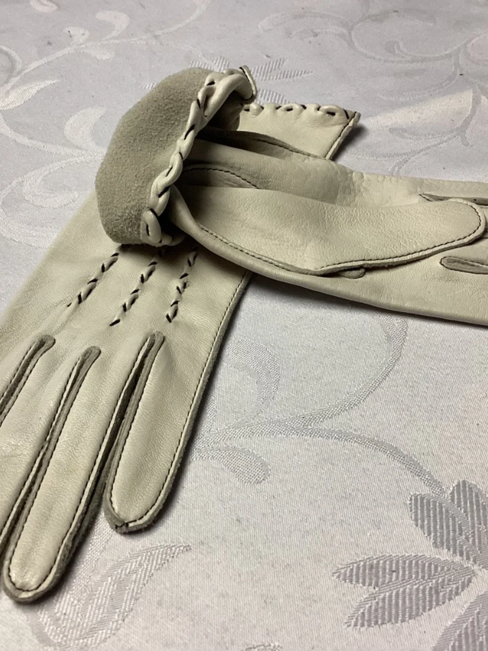 TABLE CUT DEERSKIN SZ 7 MUST SEE LADIES GLOVES. MINT !!!